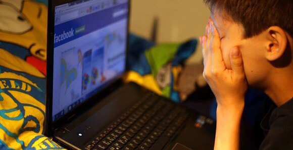 Детям хотят запретить соцсети, а взрослых обязать подтвердить личность