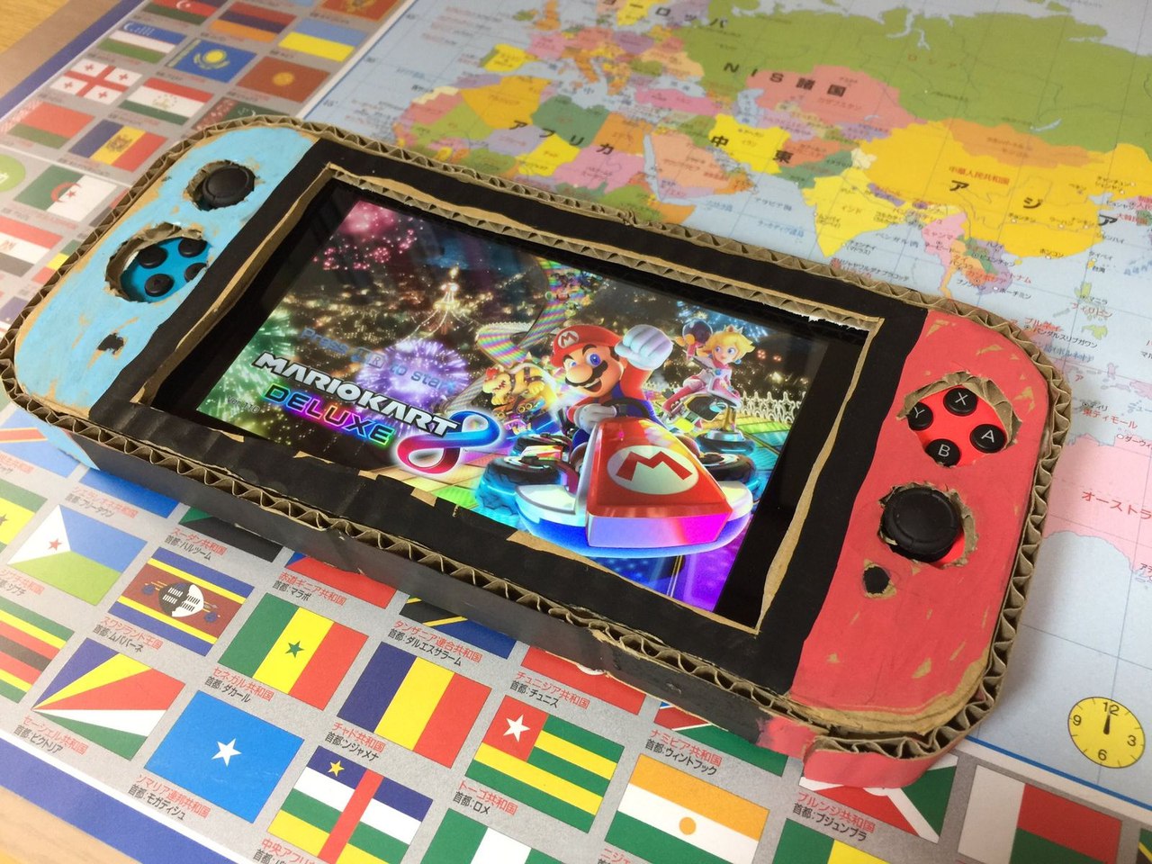 Ребёнку сделавшему картонную Nintendo Switch подарили настоящую консоль