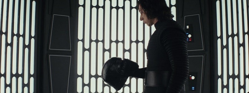 Почему Кайло Рен уничтожает свой шлем в «Звездных войнах: Последние джедаи»