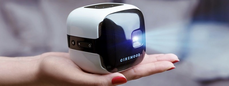 Начались продажи первого в мире VR-проектора в re:Store
