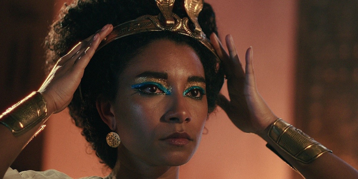 Большой провал Netflix: критики и зрители разнесли сериал «Царица Клеопатра»