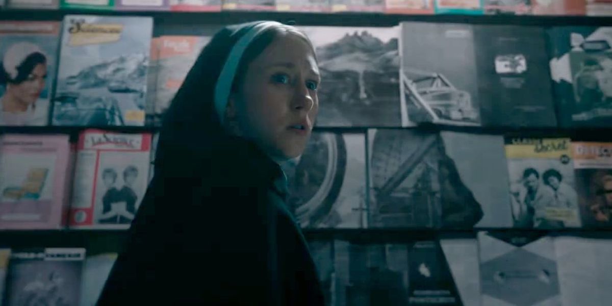 Сцена после титров «Проклятие монахини 2» важна для вселенной «Заклятие». Объяснение концовки