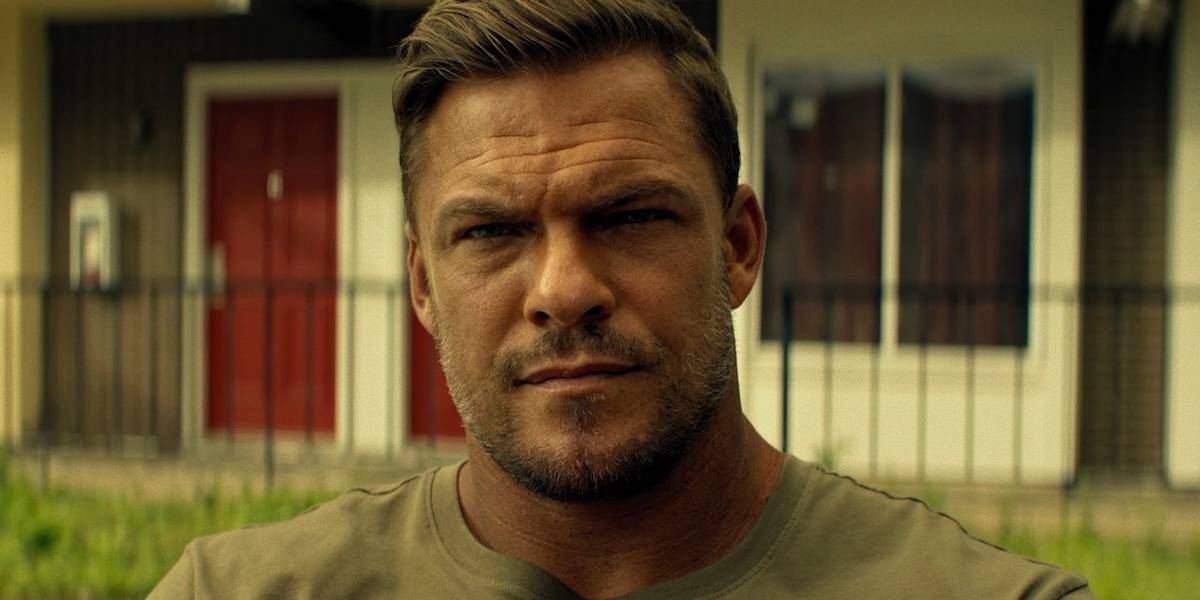 Не Бэтмен: Алан Ричсон обсуждает роль с DC Studios