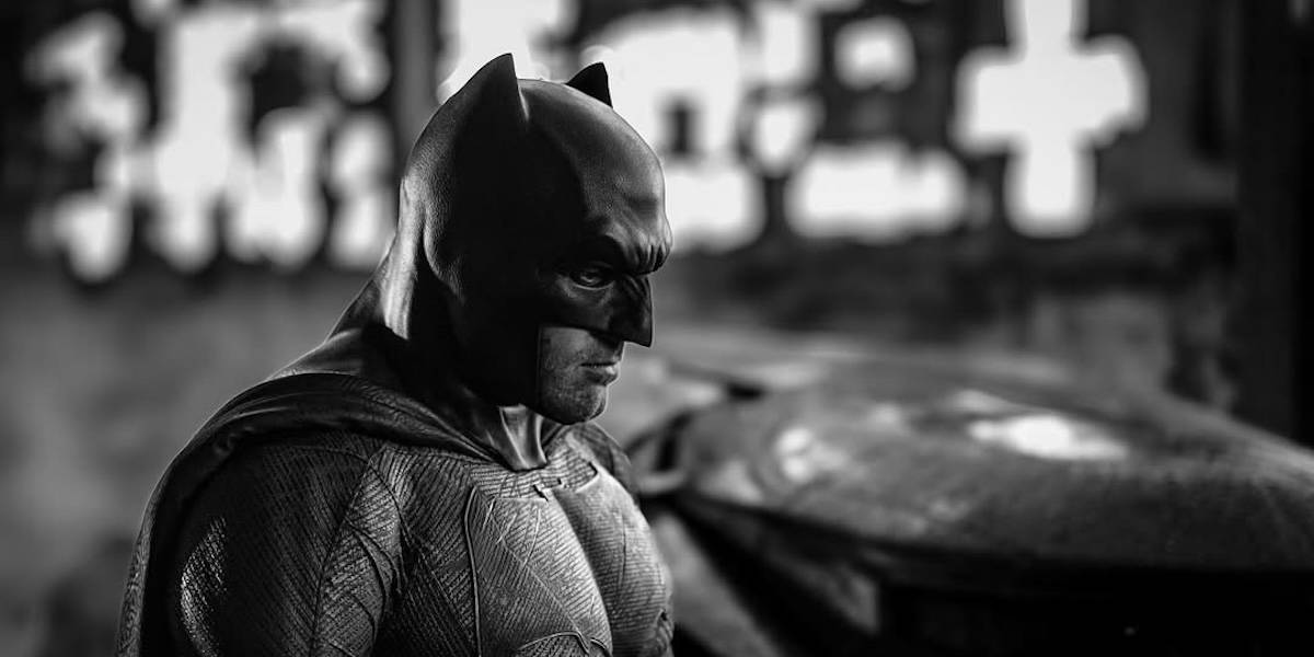 Зак Снайдер показал новый кадр с Бэтменом — фанаты ищут скрытые намеки