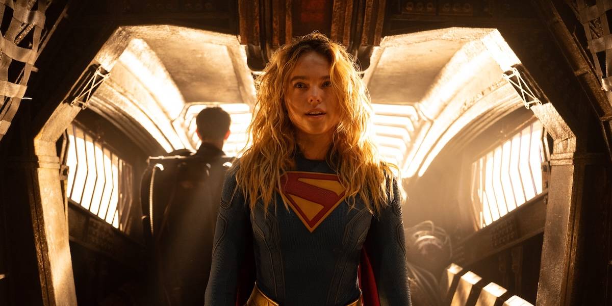 Милли Олкок в костюме на новом кадре фильма «Супергерл»