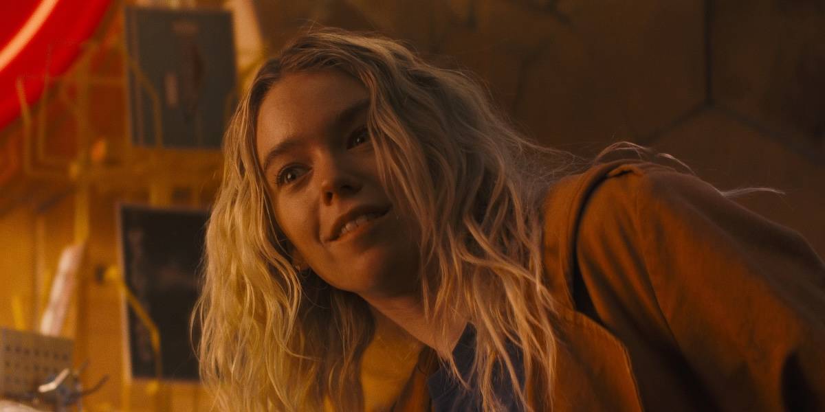 Показали новые кадры «Супергерл»: космические пираты, Лобо и «чертов зануда» Супермен