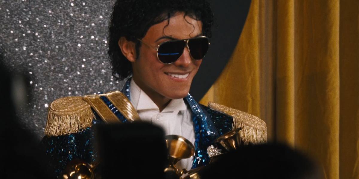 Как изменили концовку фильма «Майкл» — и почему режиссер снимал из фургона