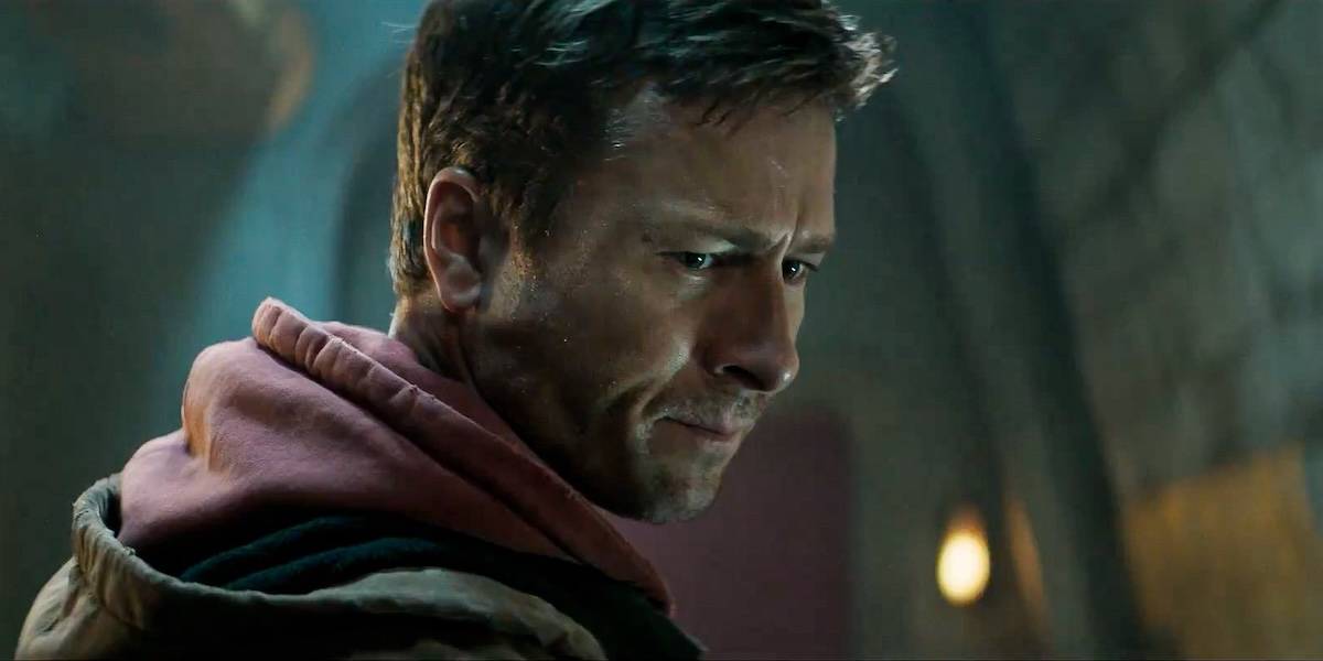 Провальная экранизация Стивена Кинга «Бегущий человек» скоро выйдет в «цифре»