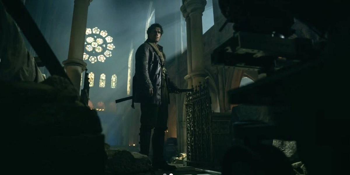 Появились кадры ремейка «Горца» с Генри Кавиллом и Джереми Айронсом