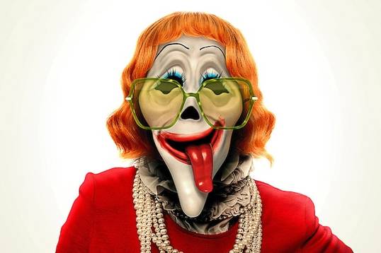 Постер комедии «Очень страшное кино 6» высмеивает «Орудия»