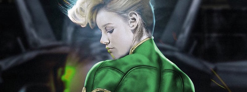 Почему Капитан Марвел носит зеленый костюм в фильме?