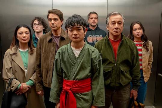 Объяснение концовки фильма «Каратэ-пацан: Легенды». Кто появился в сцене после титров