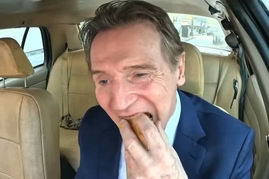 Новый трейлер фильма «Голый пистолет» с Лиамом Нисоном подтвердил связь с оригиналом