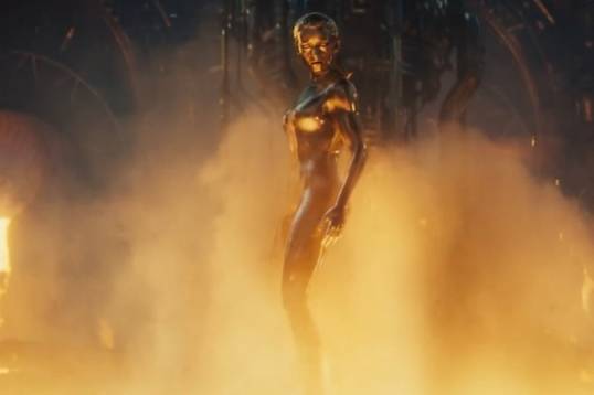 Джулия Гарнер ответила на критику в женской версии Серебряного серфера в MCU