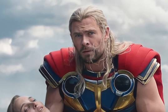 Marvel показала новый «уличный» костюм Тора — он отлично подходит для MCU