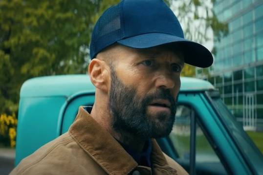 Джейсон Стэйтем в роли Адама Клэя на первых фото «Пчеловода 2»