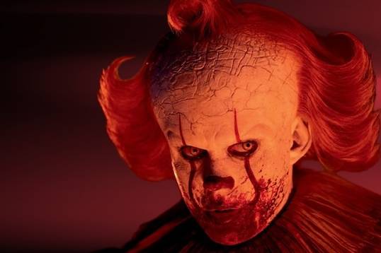 «Оно: Добро пожаловать в Дерри» изменило историю происхождения Пеннивайза из книги Стивена Кинга