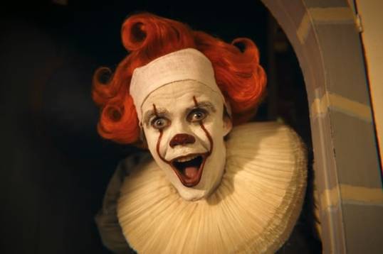 Изменение в Пеннивайзе делает «Оно: Добро пожаловать в Дерри 2» захватывающим