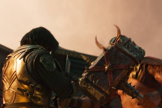 Показал мерч по «Мортал Комбат 2» — шлем Шао Кана стал главным сувениром