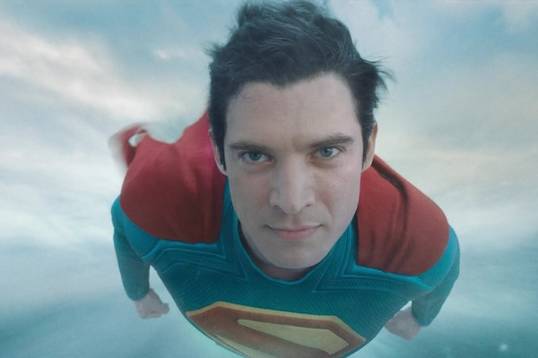 Логотип фильма «Человека завтрашнего дня» содержит символ Брейниака