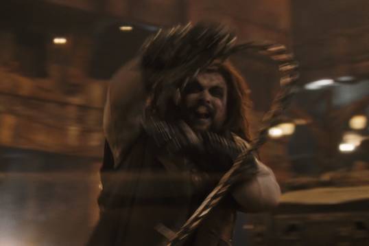 DC Studios показали 15 минут новых кадров «Супергерл» с Карой и Лобо