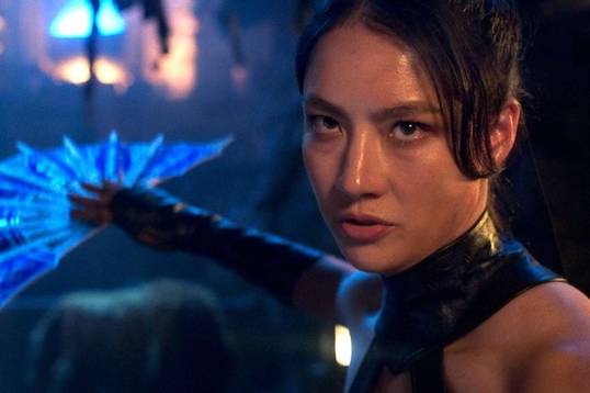 Бой Джонни Кейджа против Китаны в новом отрывке «Мортал Комбат 2»