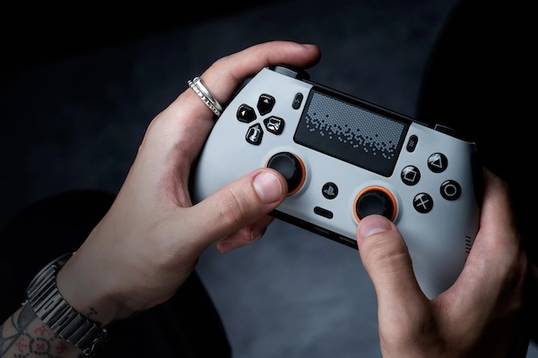 Для PS5 и ПК вышел новый геймпад с лицензией от Sony за 220 долларов
