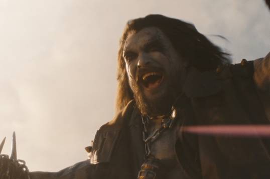 Провальная акция Warner Bors.: фанаты высмеяли ведерко по «Супергерл»
