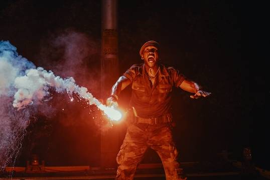 Ушедшему режиссеру «Мира Юрского периода 5» могли найти замену