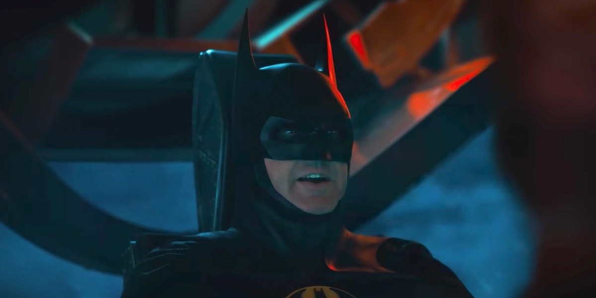 Автомобиль Бэтмена Майкла Китона в новом отрывке фильма «Флэш»