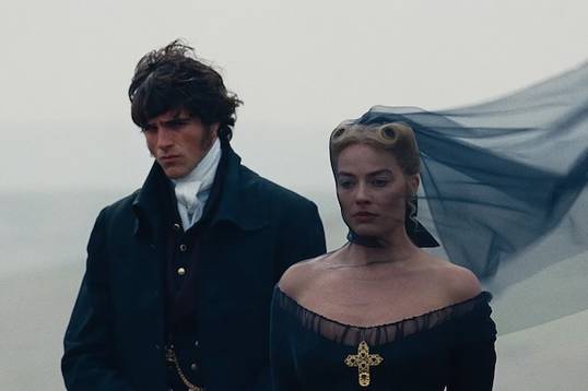 Обзор фильма «Грозовой перевал» — визуальный шедевр с Робби и Элорди, но с вопросами к истории