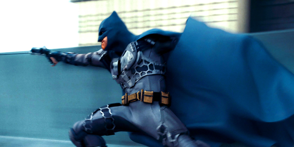 Близкий взгляд на новый костюм Бэтмена Бена Аффлека из «Флэша»
