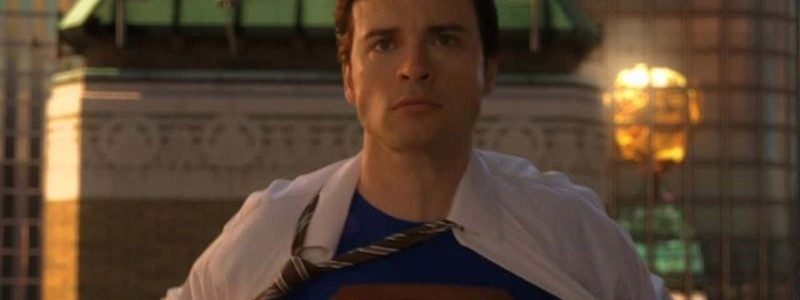 Как выглядит Том Уэллинг в роли Супермена в «Кризисе на Бесконечных Землях»