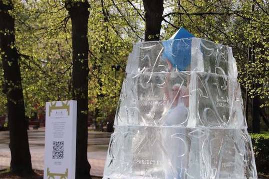 Смелая инсталляция появилась в Москве к релизу Lineage 2 Essence: Project Eva