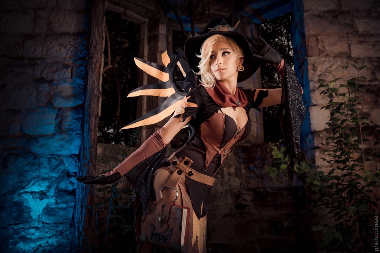 Mercy cosplay witch