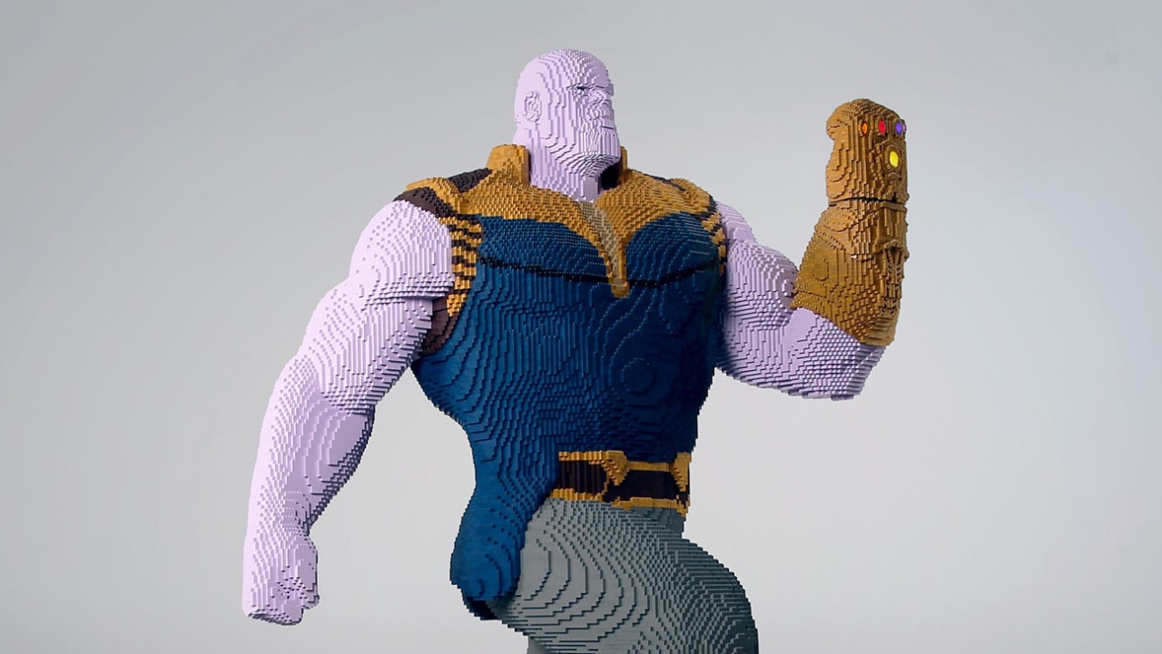 «Мстители 3»: Статуя Таноса в реальный рост из LEGO