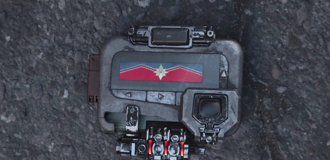 «Капитан Марвел» раскрывает детали пейджера из «Мстителей 3»