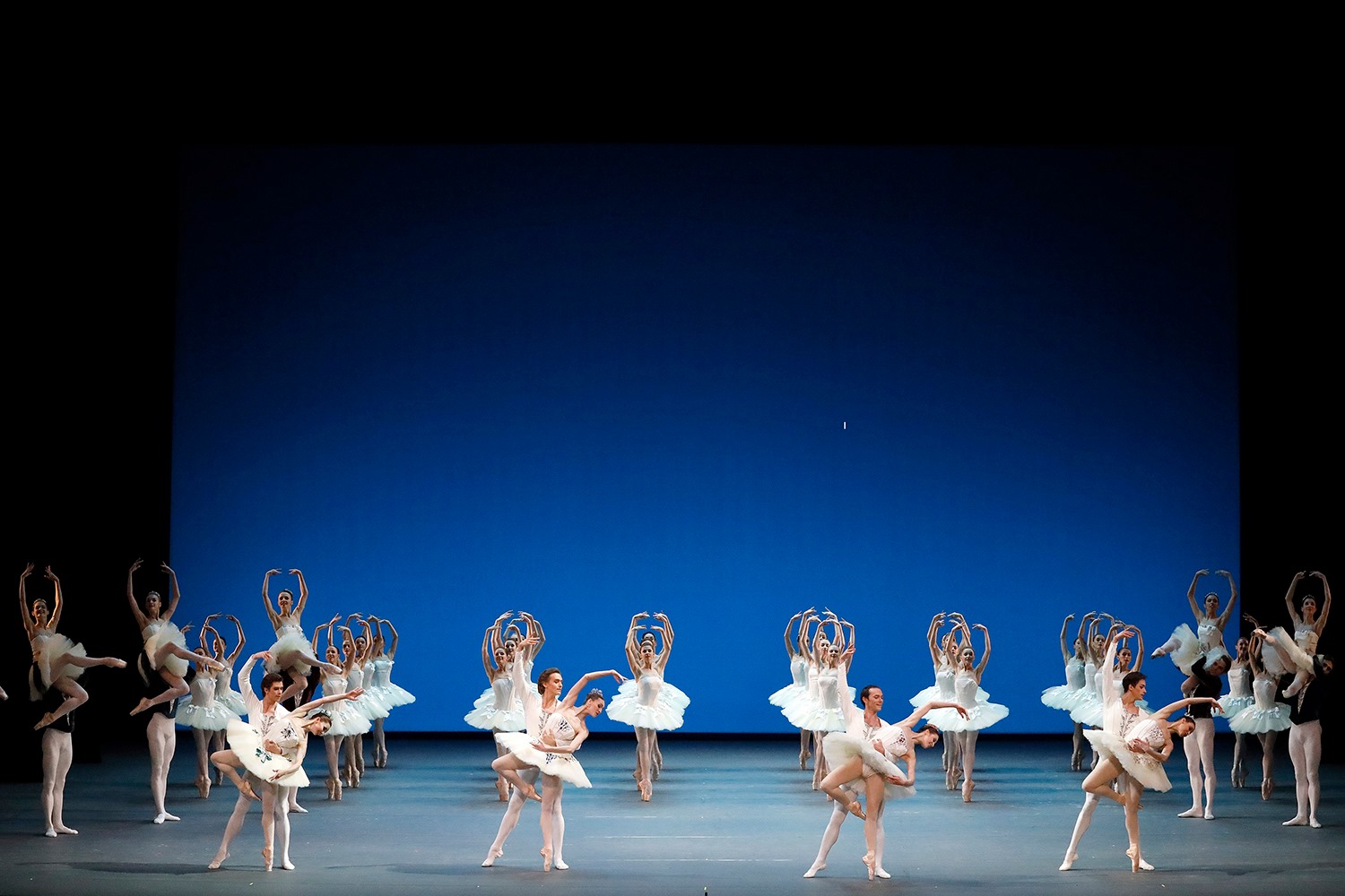 Премьерные балеты «Симфония до мажор» и «Парижское веселье» в Большом Театре России. Виртуозность и озорство