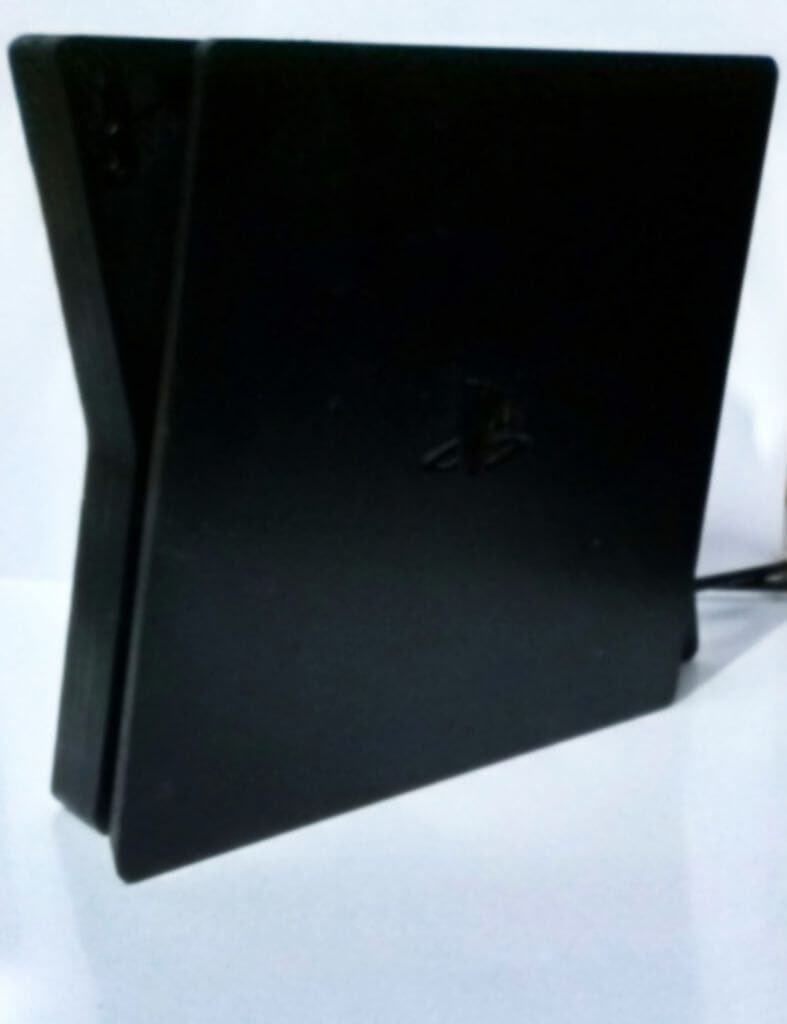 Утечка: реальный дизайн PS5 оказался в Сети