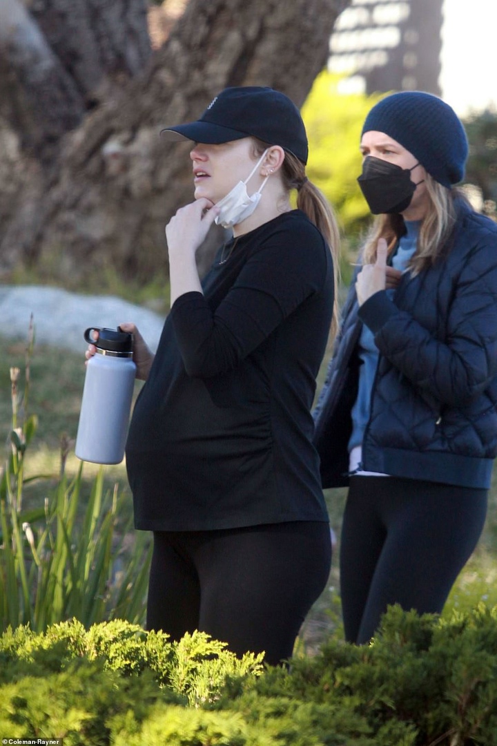 Появились фото беременной Эммы Стоун: не ждите ее в киновселенной Marvel