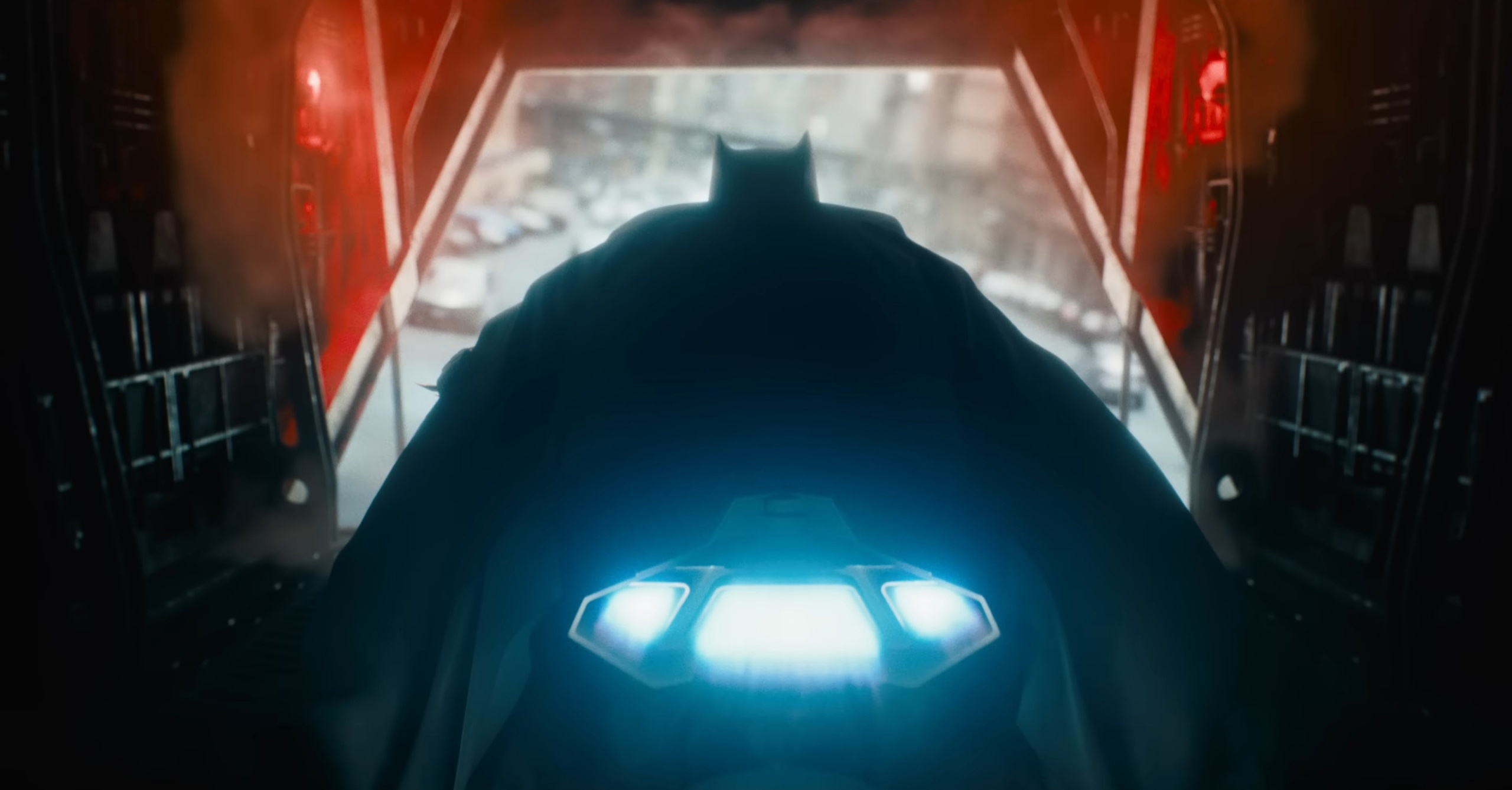 Возвращение Бена Аффлека в роли Бэтмена в DCEU - официальные кадры «Флэша»