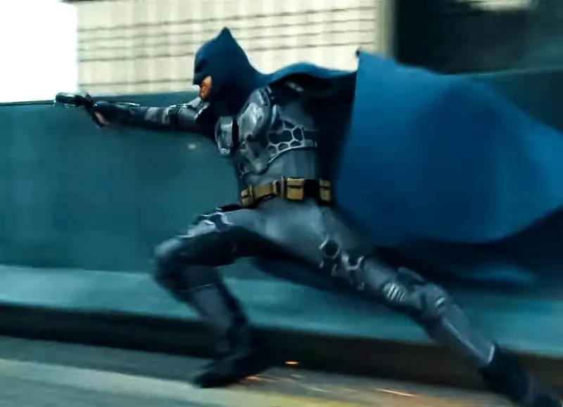 Возвращение Бена Аффлека в роли Бэтмена в DCEU - официальные кадры «Флэша»