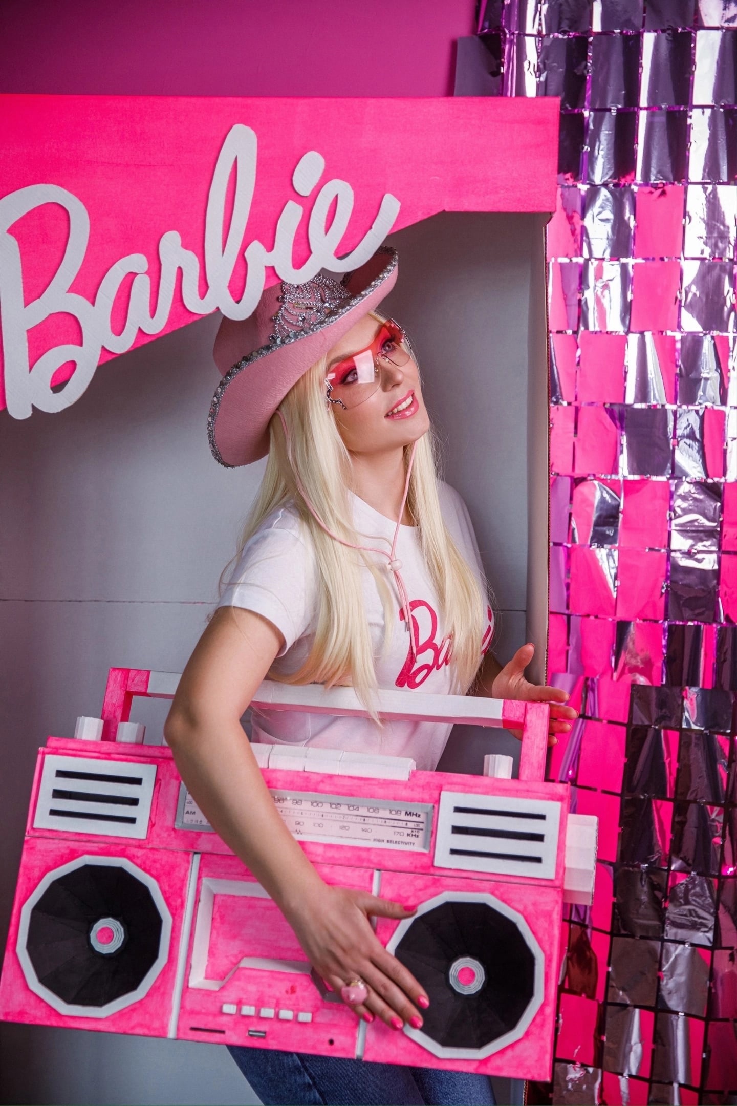 Барби, которую можно раздеть - модель сделала яркий косплей по фильму с Марго Робби