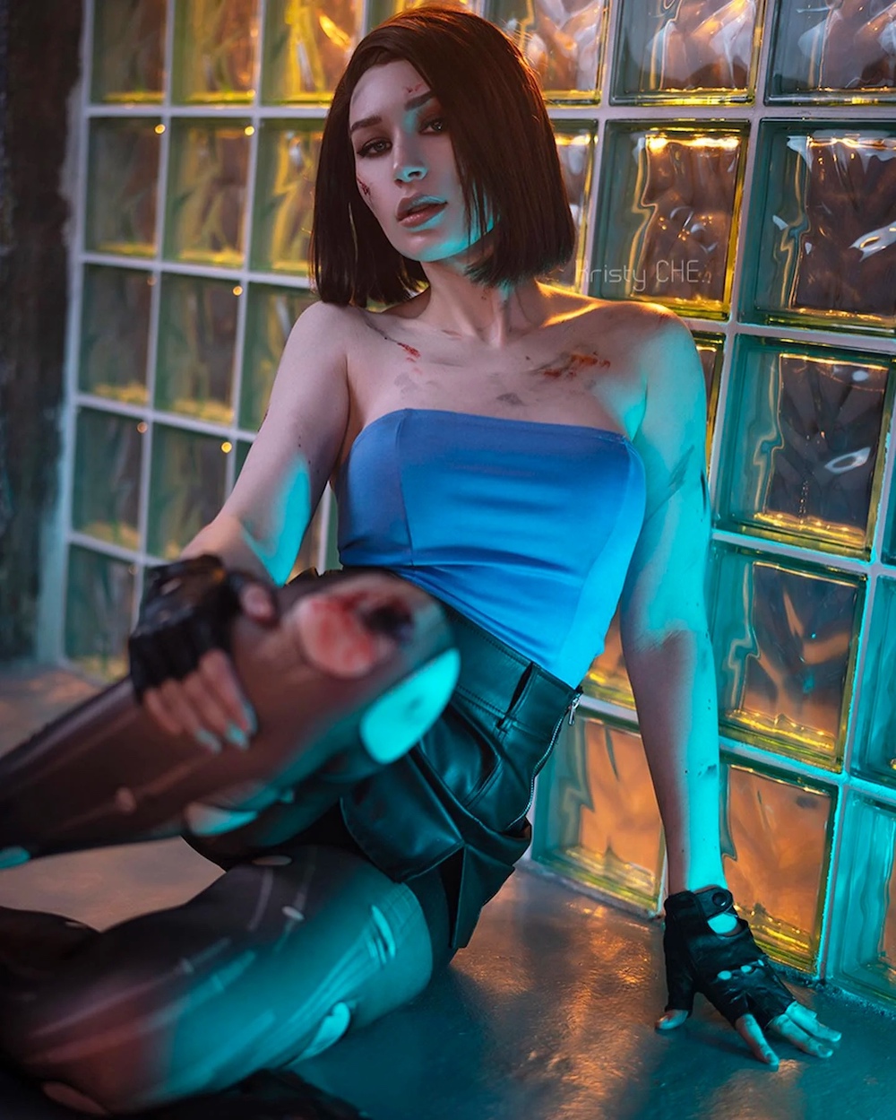 Модель показала косплей Джилл Валентайн с порванными колготками из Resident Evil 3