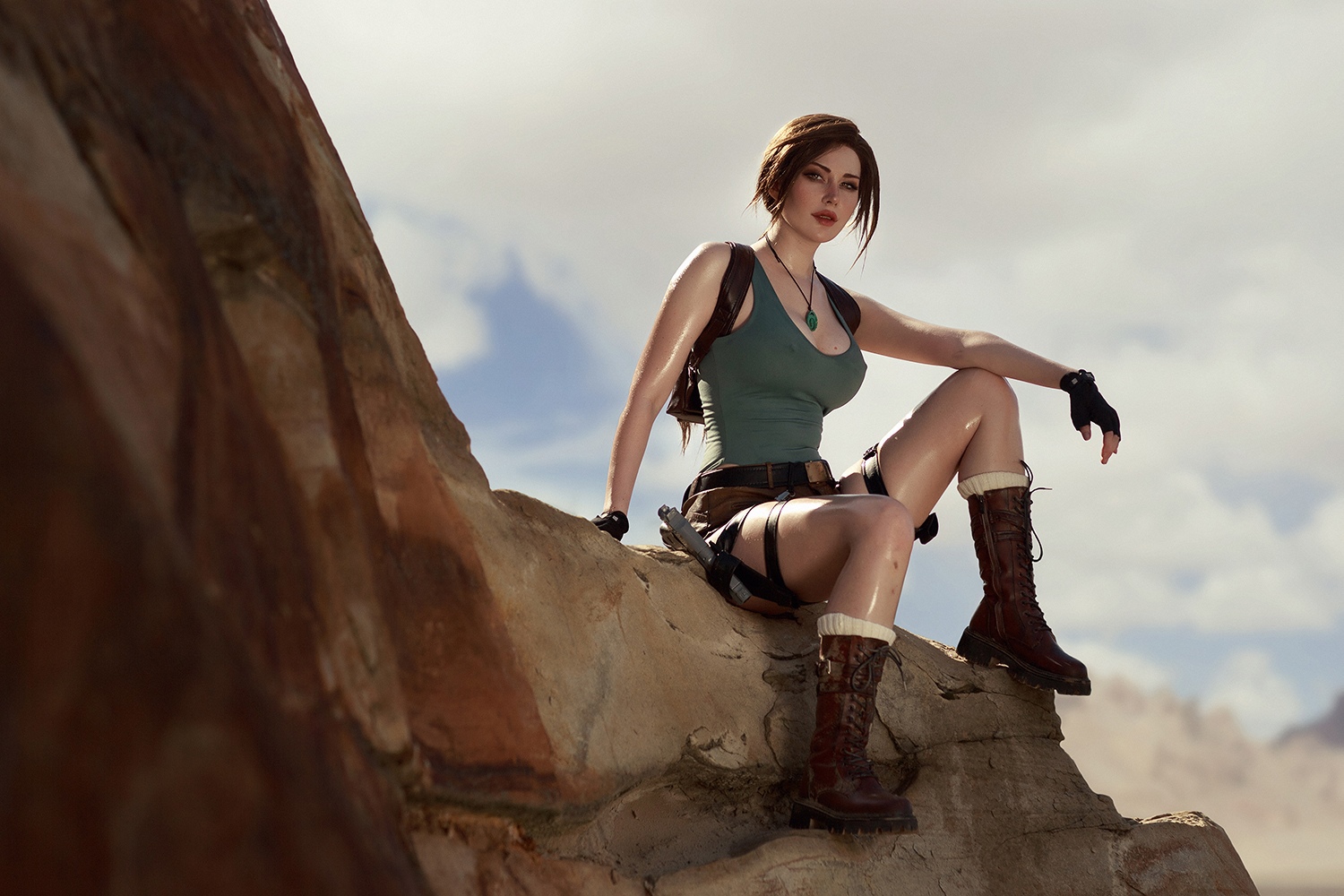 Модель показала горячий косплей на Лару Крофт без бюста - идеально для экранизации Tomb Raider