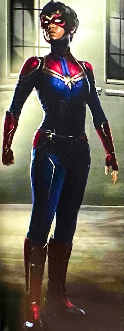 Показан отвергнутый костюм Капитана Марвел из «Доктора Стрэнджа 2» (фото)