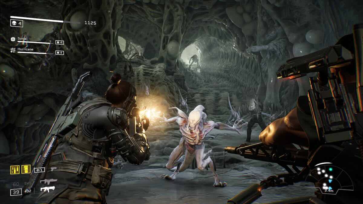 Скриншот Aliens: Fireteam Elite с белым ксеноморфом
