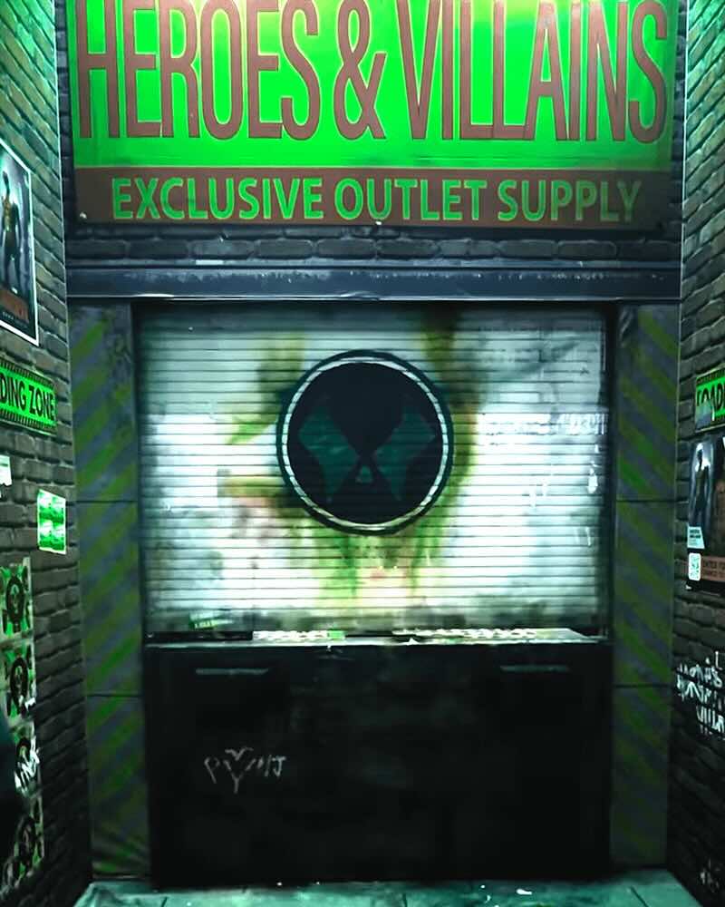 Товары с Доктором Думом, стенд с героями и злодеями / Marvel