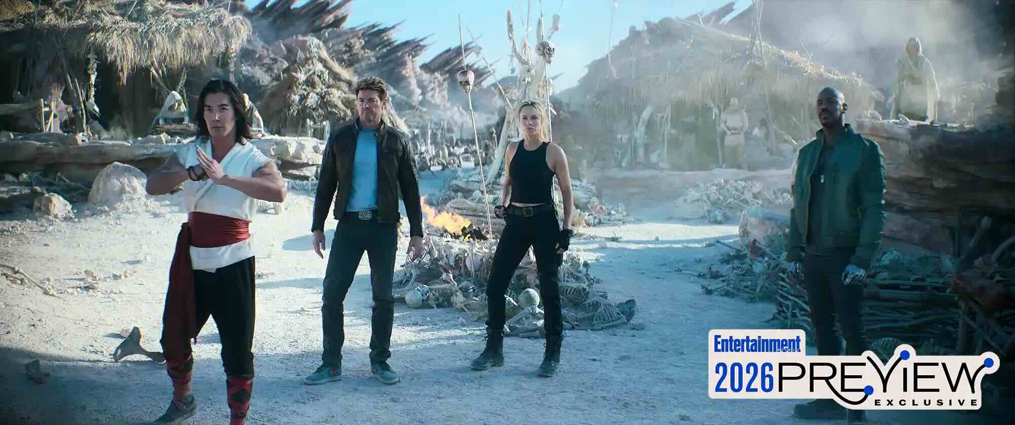 Луди Лин в роли Лю Кана, Карл Урбан в роли Джонни Кейджа, Джессика Макнейми в роли Сони Блейд и Мехкад Брукс в роли Джакса в фильме «Мортал Комбат II» / Warner Bros.