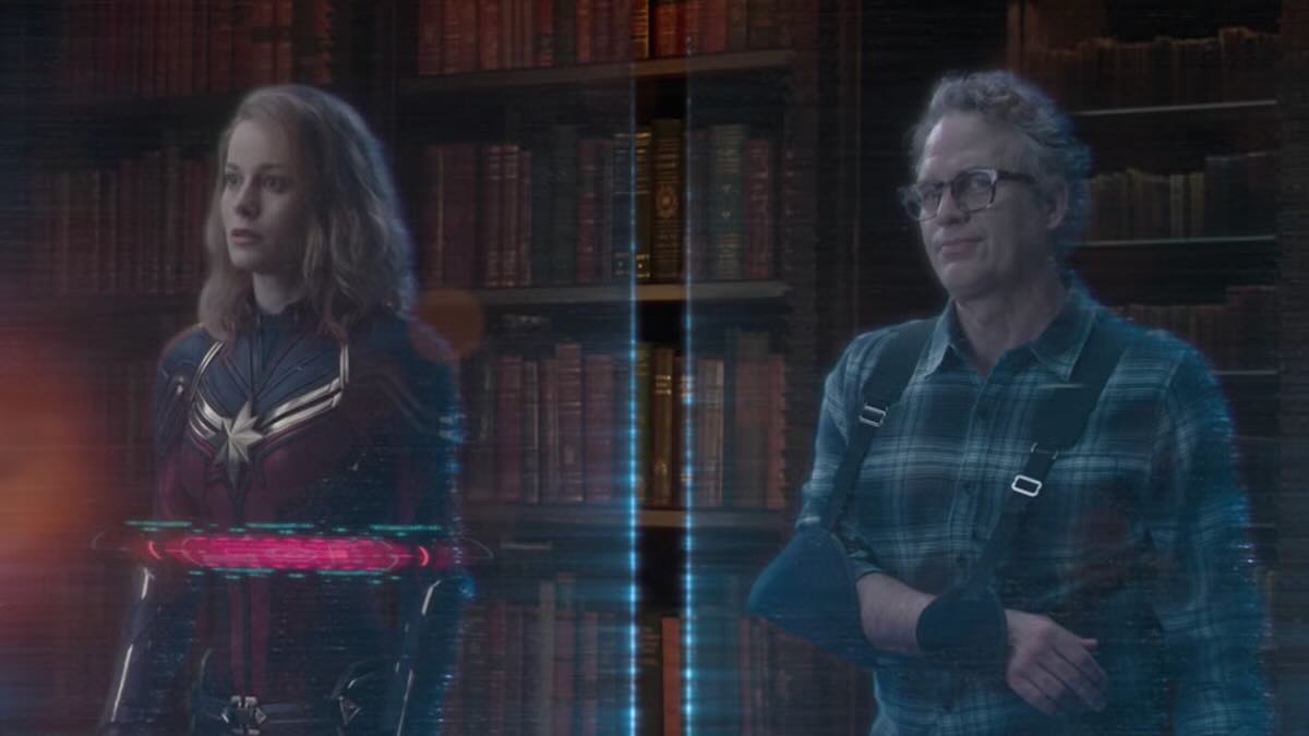 Брюс Баннер появляется рядом с Кэрол Дэнверс в сцене после титров фильма «Шан-Чи» / Marvel Studios